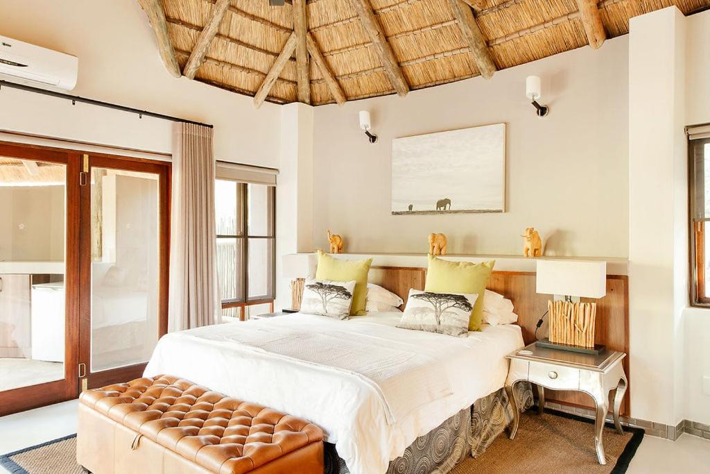 Tambuti Lodge พีลาเนสเบิร์ก ภายนอก รูปภาพ